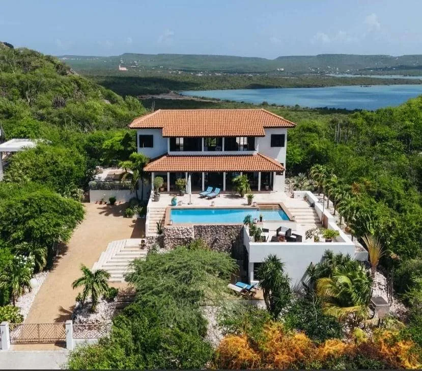 Vakantievilla met zwembad en uitzicht op zee op Curaçao