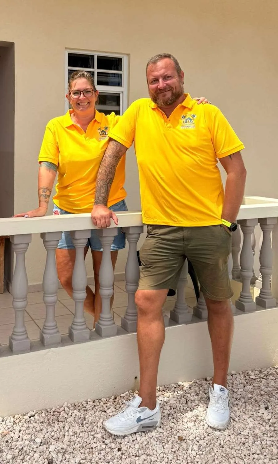Yves en Sarah, oprichters van HouseKeepers Curaçao